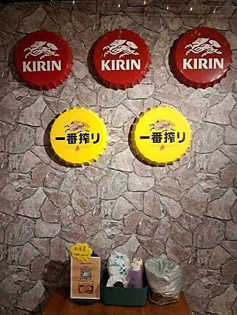 士林夜市美食推薦/士林串燒/平價串燒每串25元起/生啤酒12