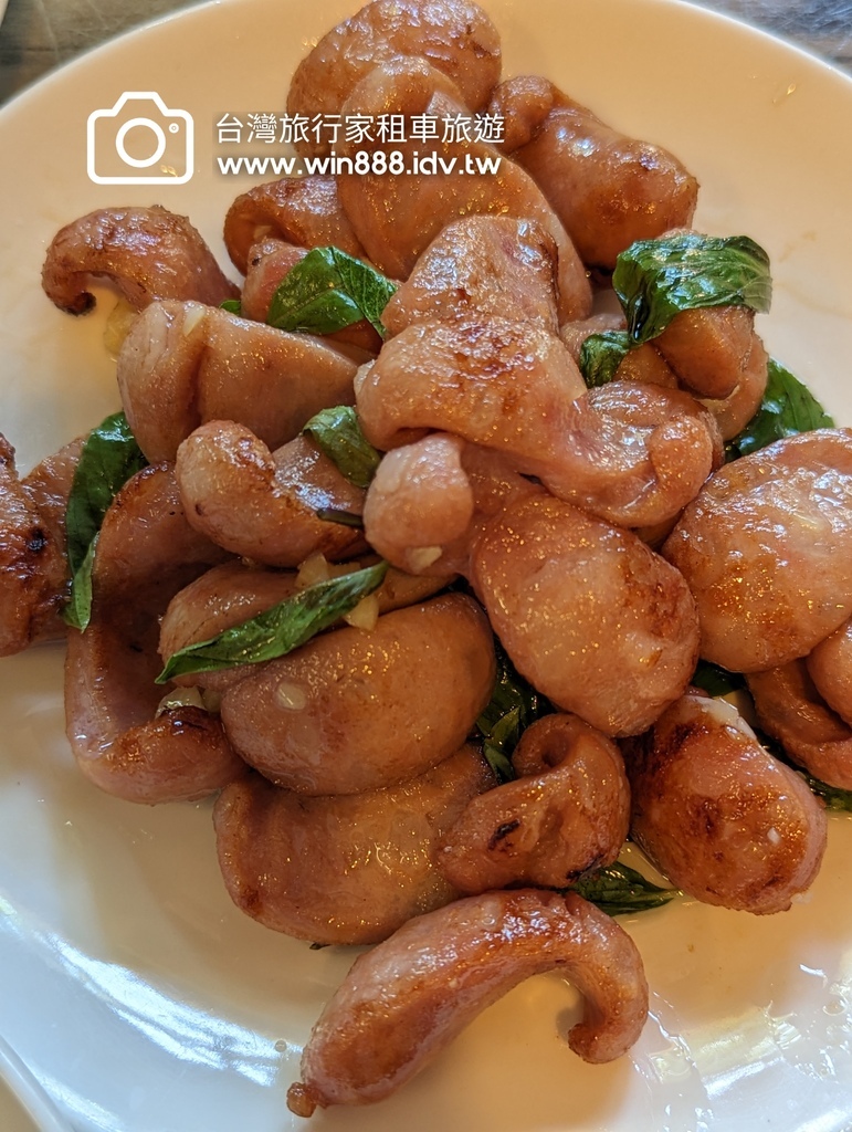 台南地方小吃，乾煎虱目鱼，野生赤嘴蛤丝瓜，蚵仔麵线，黑猪肉香