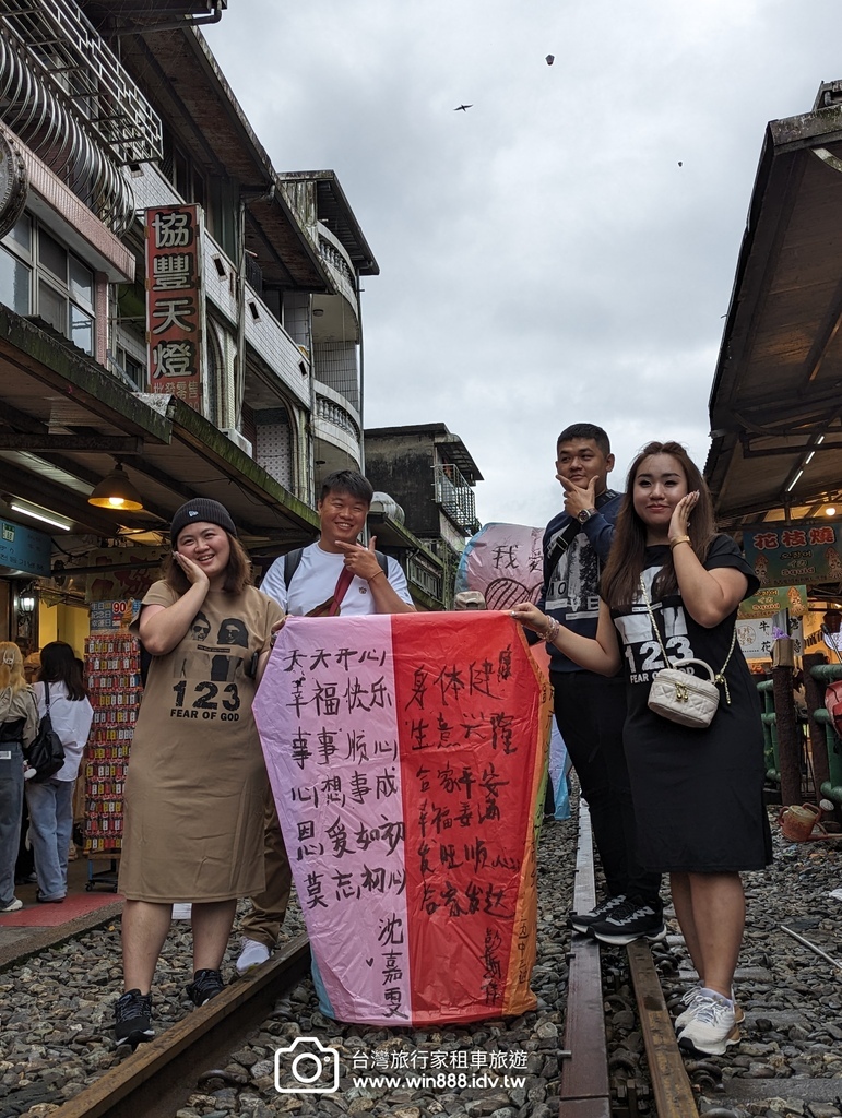 2023 1021 九份，金瓜石，90元海鮮粥，十分幸福。