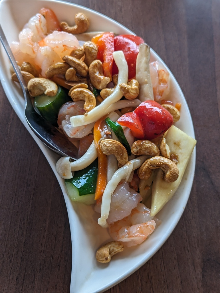 2024 0509 美味早餐，道地烤雞餐，吹著涼涼的風，看羊