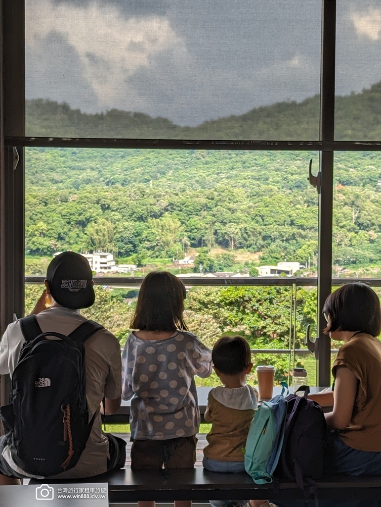 2024 0820 李先生全家福，勝興車站小火車，茶園風光下