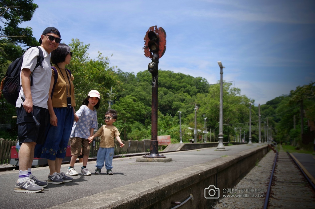 2024 0820 李先生全家福，勝興車站小火車，茶園風光下
