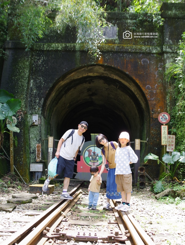 2024 0820 李先生全家福，勝興車站小火車，茶園風光下