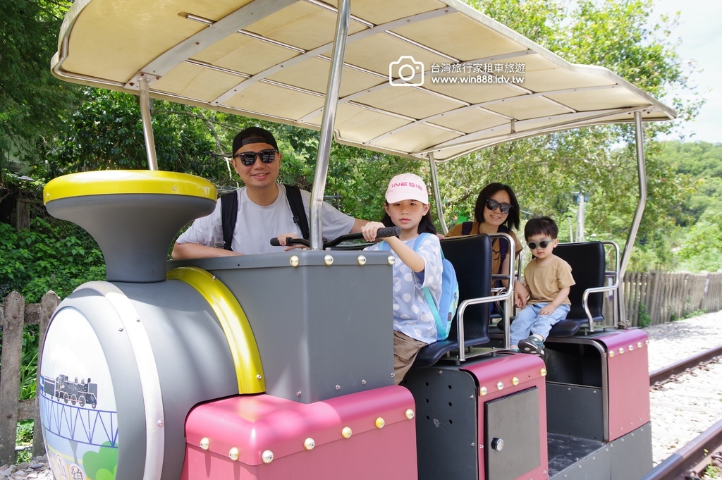 2024 0820 李先生全家福，勝興車站小火車，茶園風光下