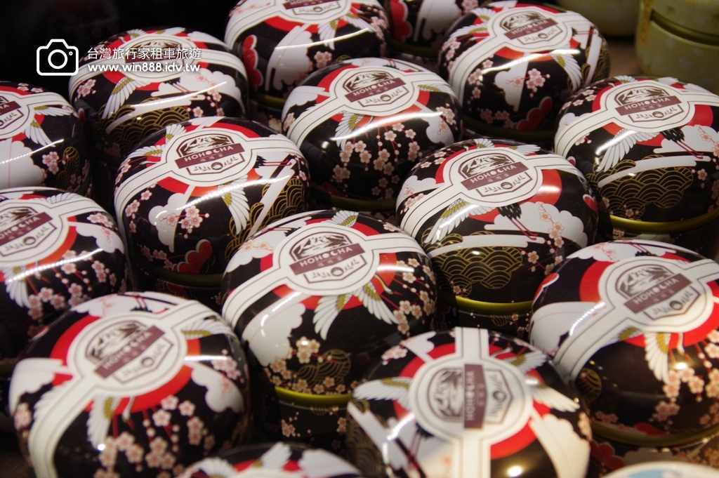 2024 0917 葉小姐與林小姐包車遊日月潭，藍色湖水映著