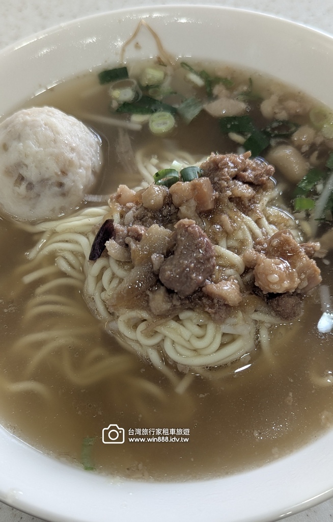 今天介紹一家一中商圈營業60年傳三代傳統台灣味滷肉飯，麵店。