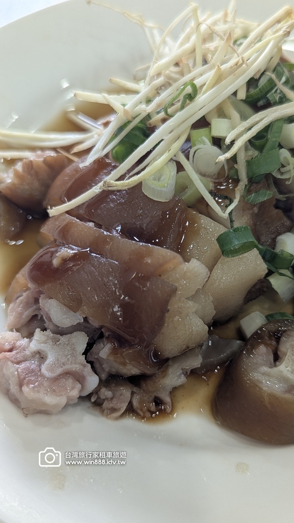 今天介紹一家一中商圈營業60年傳三代傳統台灣味滷肉飯，麵店。