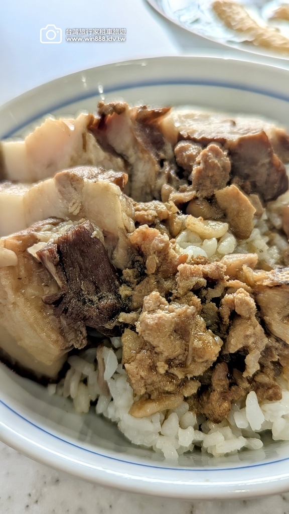 今天介紹一家一中商圈營業60年傳三代傳統台灣味滷肉飯，麵店。