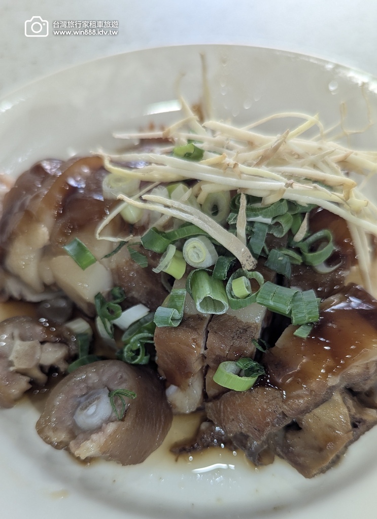 今天介紹一家一中商圈營業60年傳三代傳統台灣味滷肉飯，麵店。