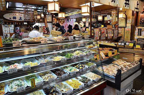 日本 京都 錦市場井上佃煮店 巧克力可樂餅 嘗鮮甜鹹炸物 奇緣童話 旅行誌 痞客邦