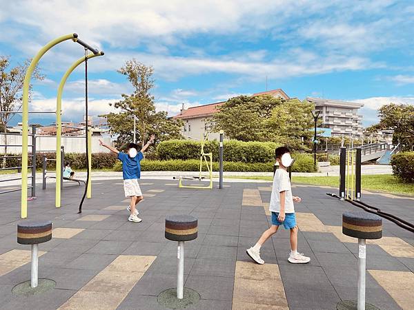 請班爸多多出差