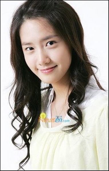 YoonA%201.jpg