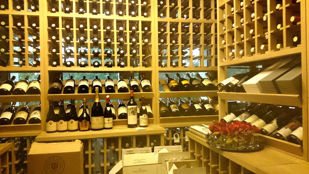 之間 In Between 酒窖