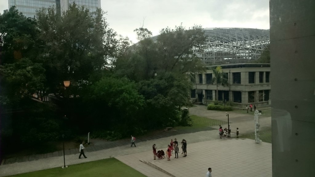 之間 In Between 窗外 大巨蛋