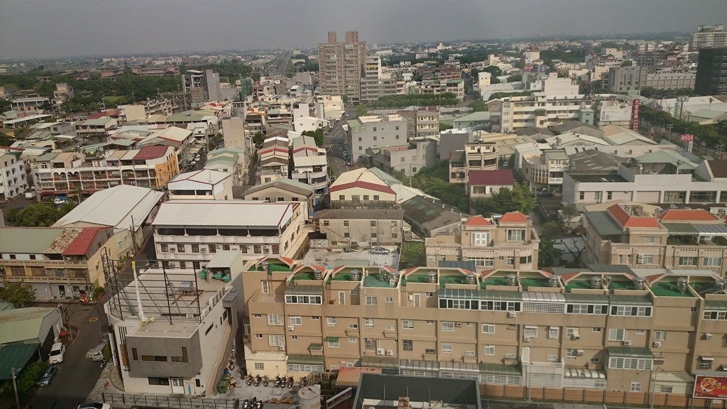 客房白天窗外景色