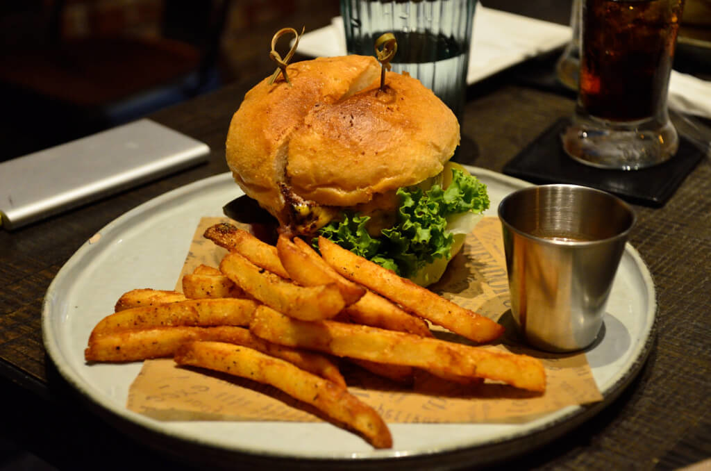 DSC_0008.JPG 紅盒子LE ROUGE 招牌肉汁牛肉堡