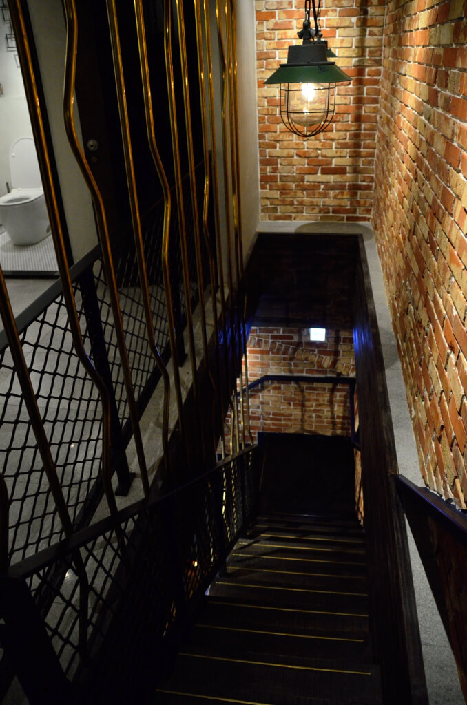 DSC_0031.JPG 紅盒子LE ROUGE 階梯