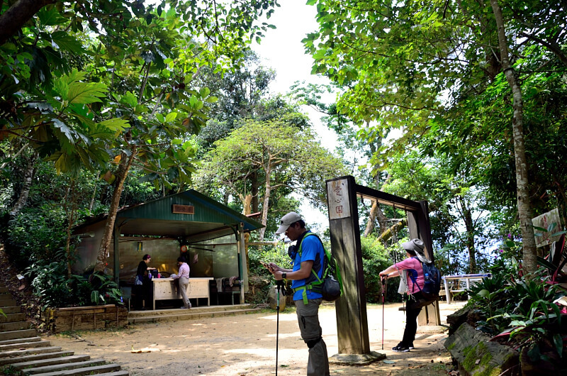 獅頭山登山步道 忘憂亭
