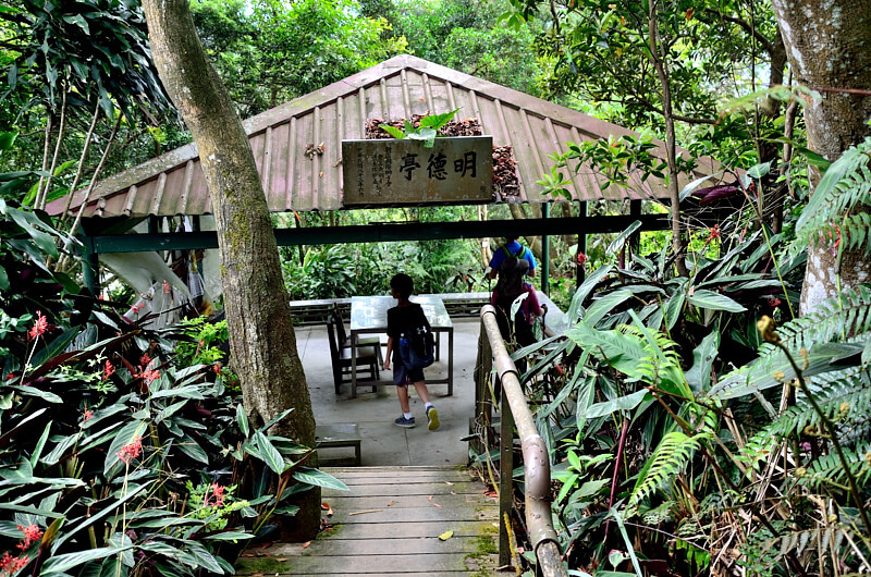獅頭山登山步道 明德亭