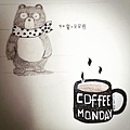 熊熊喝咖啡