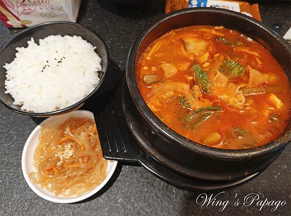 新北非傳統韓式料理，豆浦두포，豆腐鍋專賣店，小菜自助吧無限享