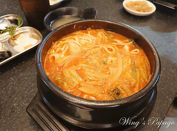 新北非傳統韓式料理，豆浦두포，豆腐鍋專賣店，小菜自助吧無限享