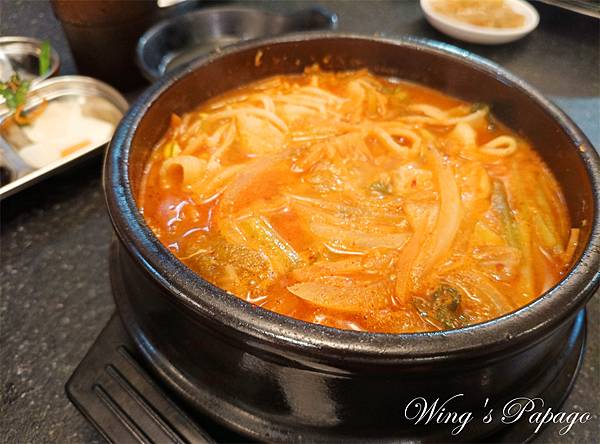 新北非傳統韓式料理，豆浦두포，豆腐鍋專賣店，小菜自助吧無限享