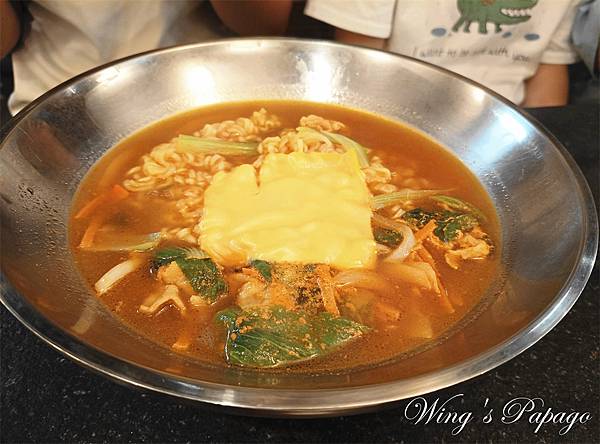 新北非傳統韓式料理，豆浦두포，豆腐鍋專賣店，小菜自助吧無限享