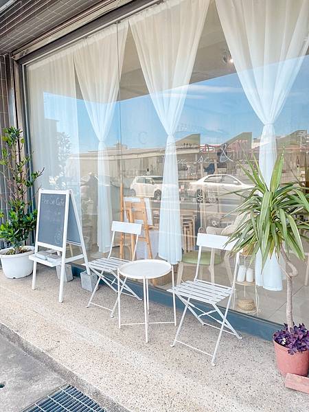 [食記] 桃園中壢 Cafe Perse 珀舍咖啡．snoopy