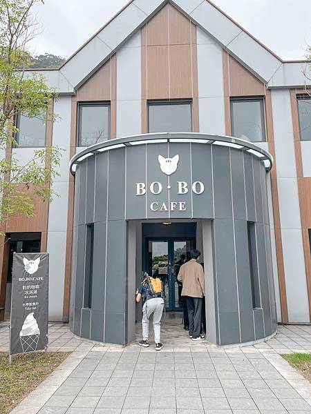 [食記] 新北五股 Bobo豹豹咖啡．貓咪景觀咖啡廳