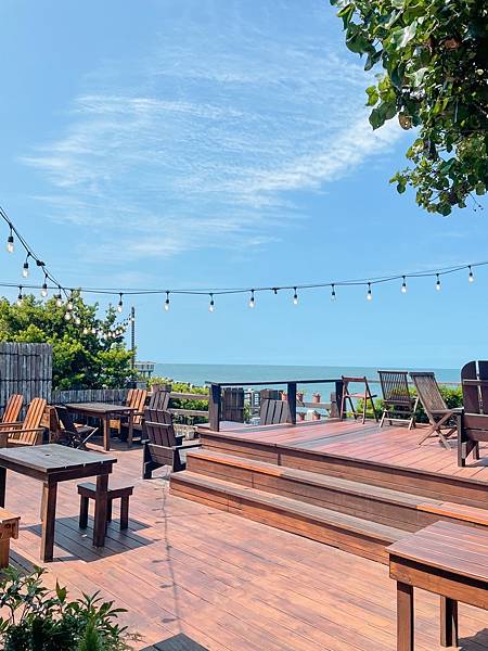 [食記] 新北三芝 海邊灶咖．燈泡海景咖啡廳