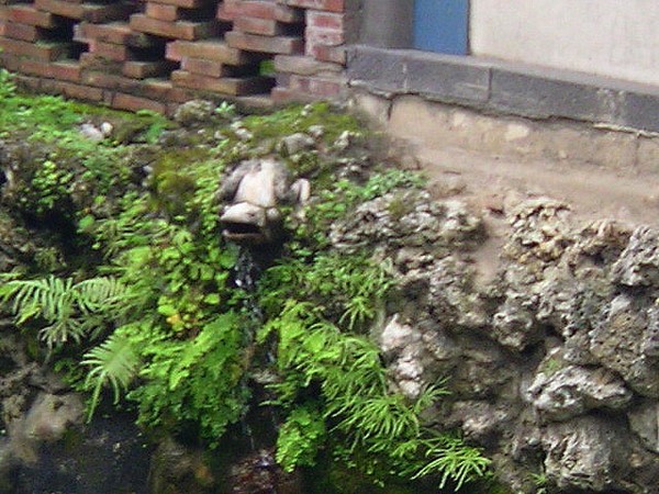 石青蛙噴水雕像