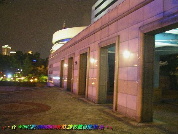 離開時順手拍的市政廣場外
