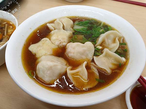 八方雲集新店安和店 多口味水餃 鍋貼來這吃 麵食 小菜 湯品和抄手都有 米寶麻幸福滿載 痞客邦