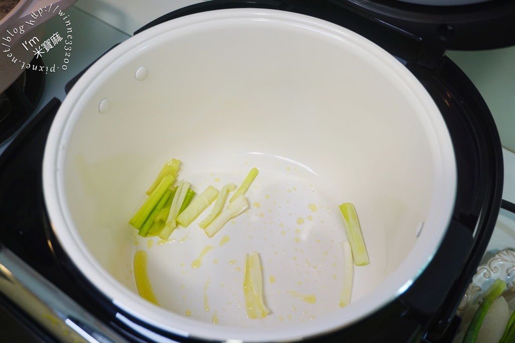 SANSUI山水智能萬用鍋SRC-H58┃一機完勝十大廚電。雙重溫控、均勻加熱。SGS檢驗合格。還可以當舒肥機 SANSUI山水智能萬用鍋SRC-H58