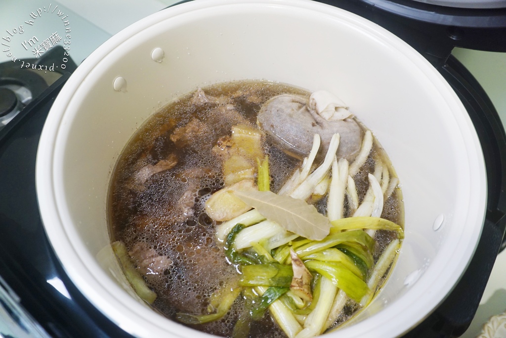 SANSUI山水智能萬用鍋SRC-H58┃一機完勝十大廚電。雙重溫控、均勻加熱。SGS檢驗合格。還可以當舒肥機 SANSUI山水智能萬用鍋SRC-H58