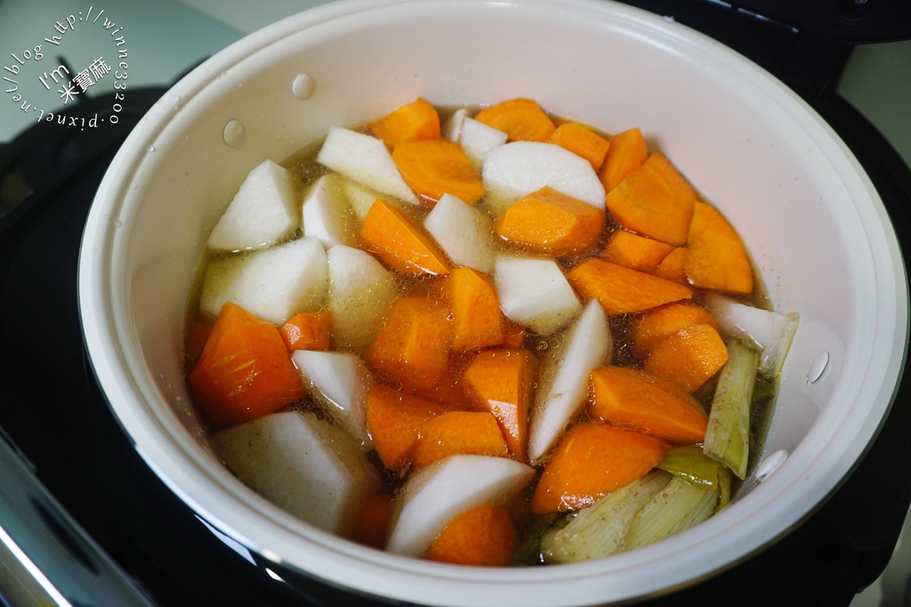 SANSUI山水智能萬用鍋SRC-H58┃一機完勝十大廚電。雙重溫控、均勻加熱。SGS檢驗合格。還可以當舒肥機 SANSUI山水智能萬用鍋SRC-H58