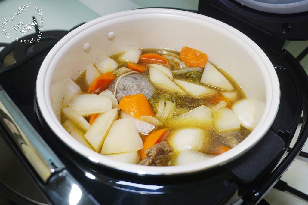 SANSUI山水智能萬用鍋SRC-H58┃一機完勝十大廚電。雙重溫控、均勻加熱。SGS檢驗合格。還可以當舒肥機 SANSUI山水智能萬用鍋SRC-H58