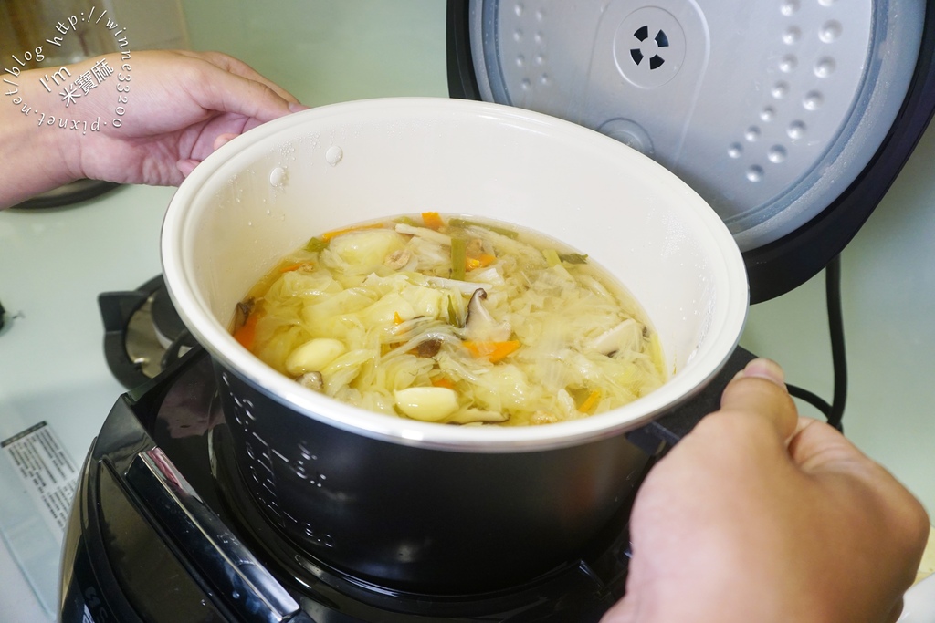 SANSUI山水智能萬用鍋SRC-H58┃一機完勝十大廚電。雙重溫控、均勻加熱。SGS檢驗合格。還可以當舒肥機 SANSUI山水智能萬用鍋SRC-H58