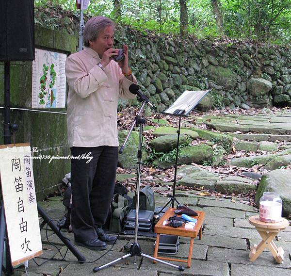 草嶺古道-途中素人音樂表演.jpg