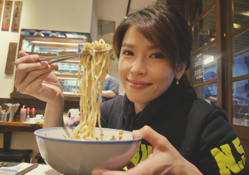 【遼寧夜市美食】近捷運南京復興站-蘭芳麵食館/傳統小吃/外省麵/東泉甜辣醬/黑美人醬油膏/川味/夜市美食/60年中藥店滷包/牛肉乾拌麵/手工雲吞