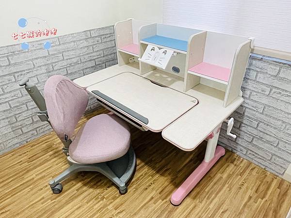 兒童書桌-欣美成長桌椅24.jpg