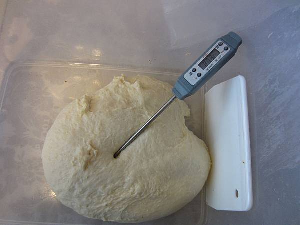 04種麵加入主麵糰攪拌完麵糰溫度約27度