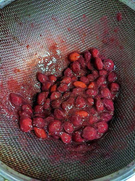 取李子果肉.jpg 取李子果肉.jpg