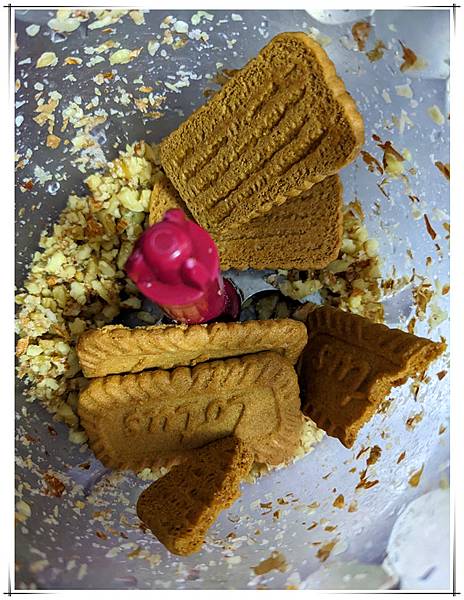 堅果餅乾打碎.jpg 堅果餅乾打碎.jpg