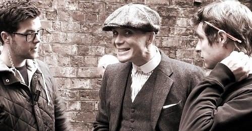 Peaky-Blinders-behind-the-scenes-cillian-murphy-36981930-500-260.jpg