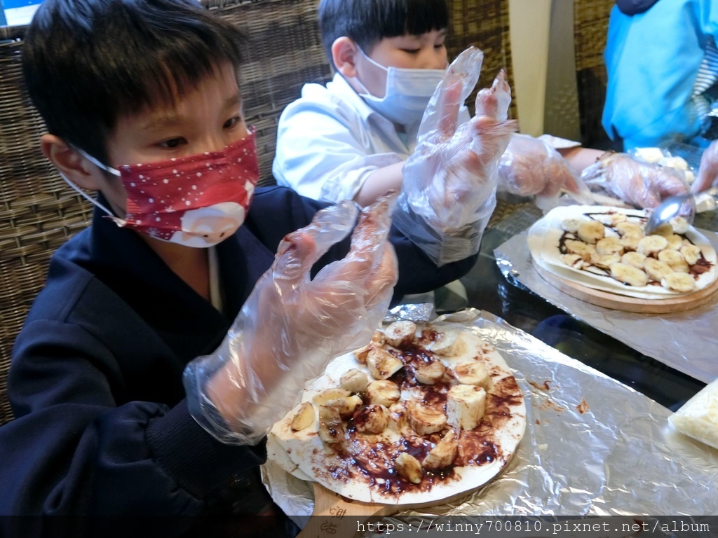 華藝創意X夢想地圖CAFE海景會館 公益活動 義賣桌曆送暖給