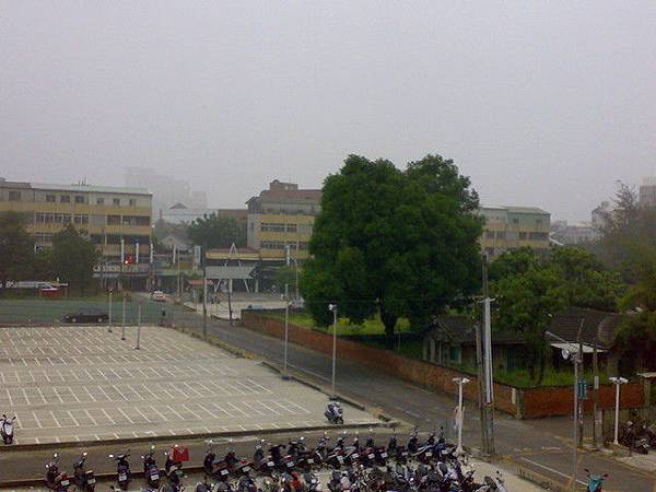1217808745_台南的清晨...霧霧的.jpg