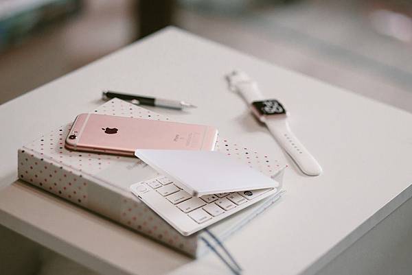 【WKB-2376M】藍牙1對3折疊式鍵盤-簡約白