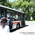 我們搭乘接駁公車前往Karlovy Vary